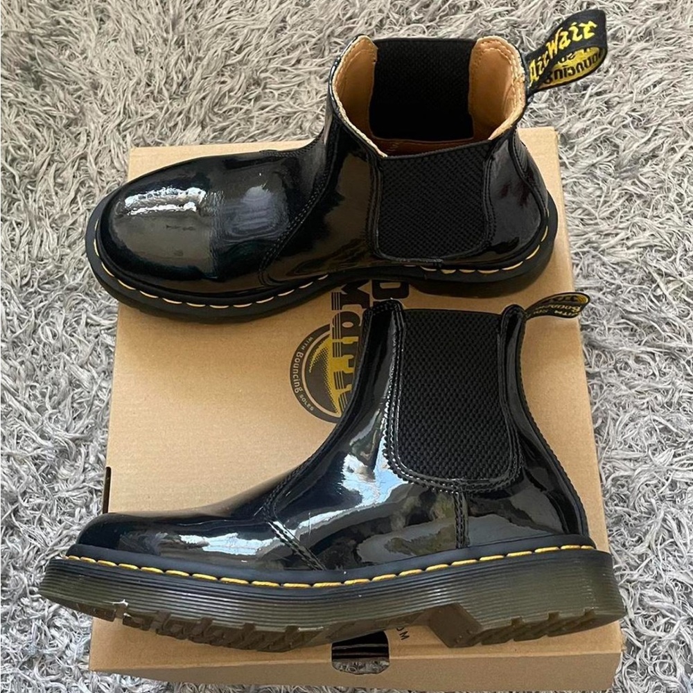dr. marten’s black patent lamper leather chealsea boots
